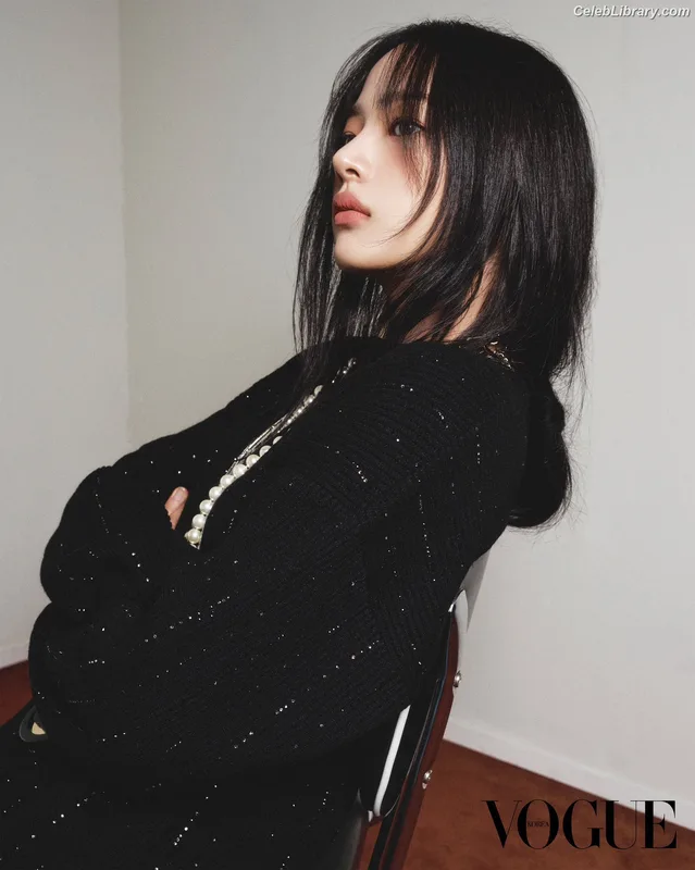 Minji (NewJeans) photo 3 of 1154