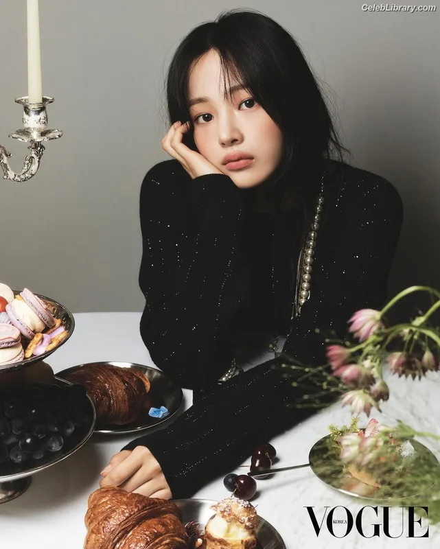 Minji (NewJeans) photo 4 of 1154