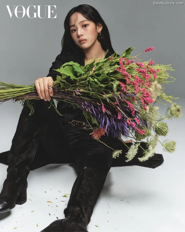 Minji (NewJeans) photo 10 of 1154