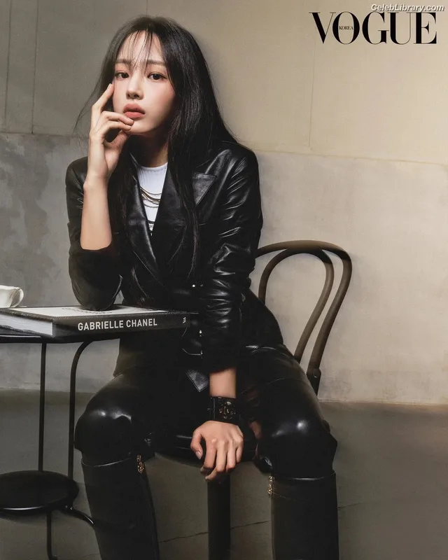 Minji (NewJeans) photo 16 of 1154