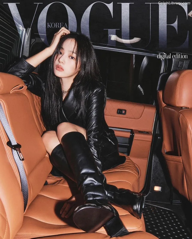 Minji (NewJeans) photo 19 of 1154