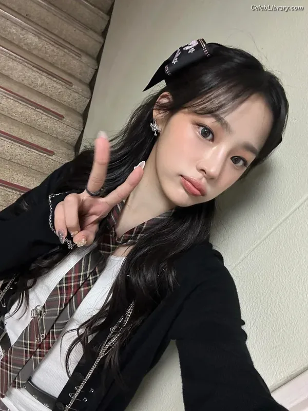Minji (NewJeans) photo 22 of 1154