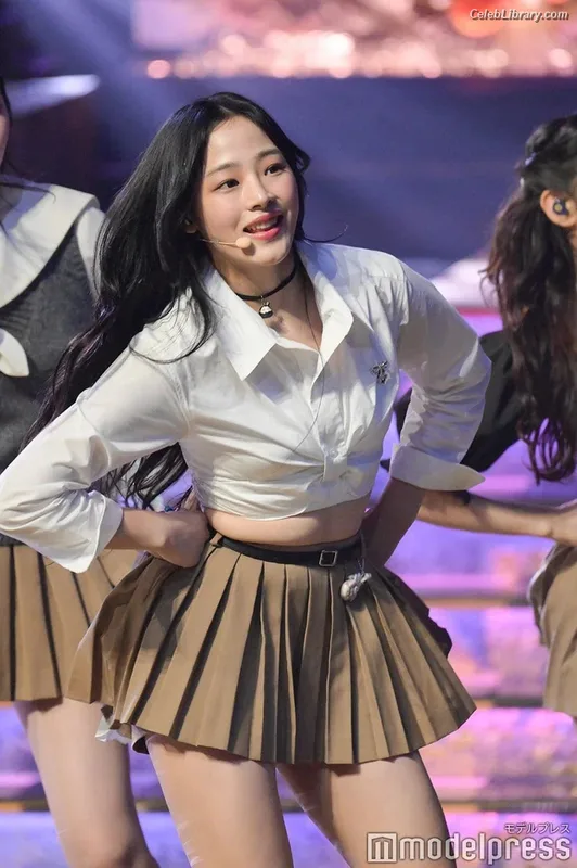 Minji (NewJeans) photo 1 of 1154