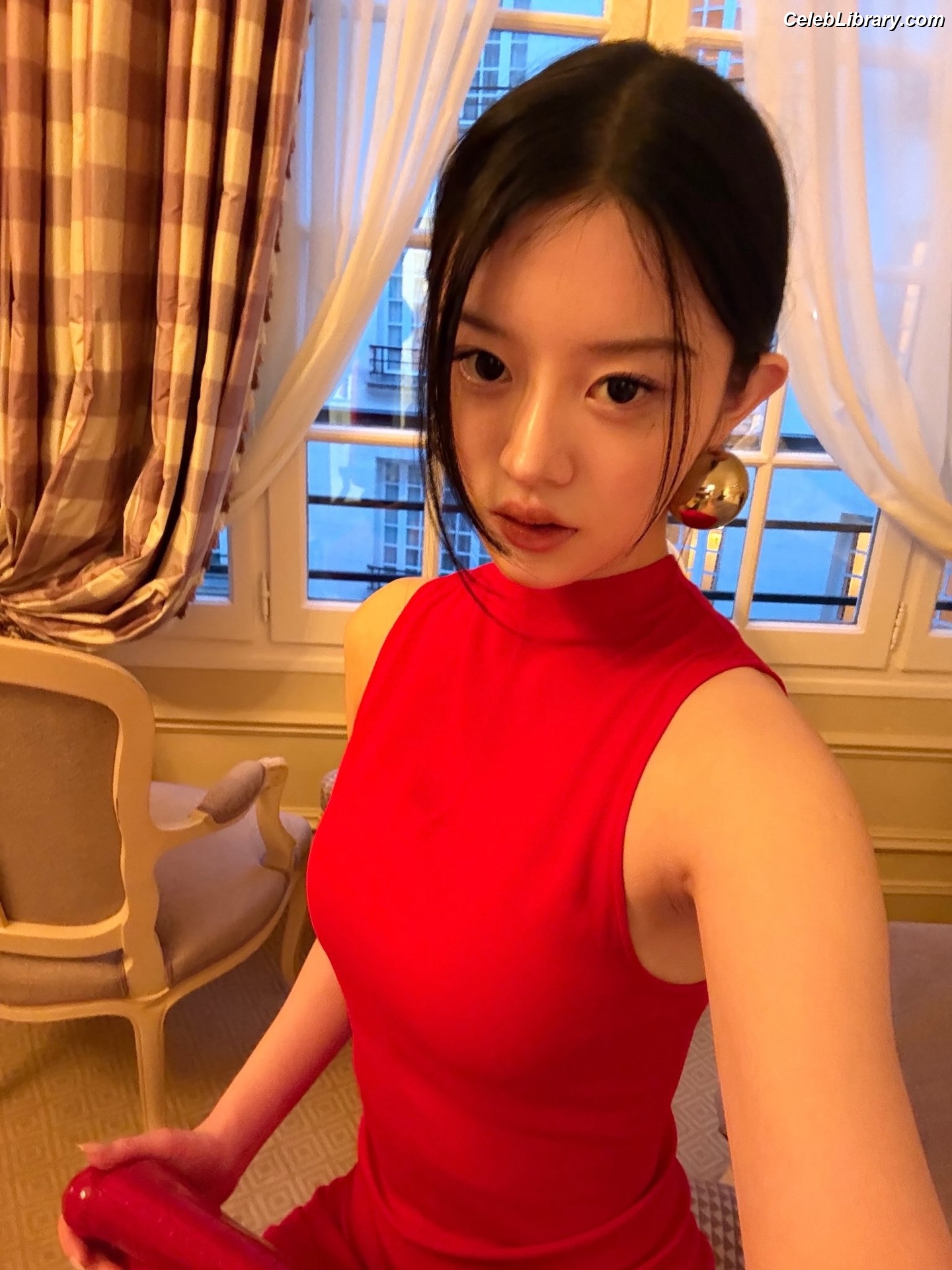 Minju (ILLIT) photo 6 of 26