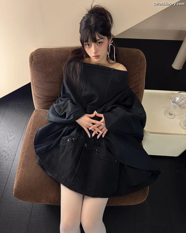 Minju (ILLIT) photo 9 of 26