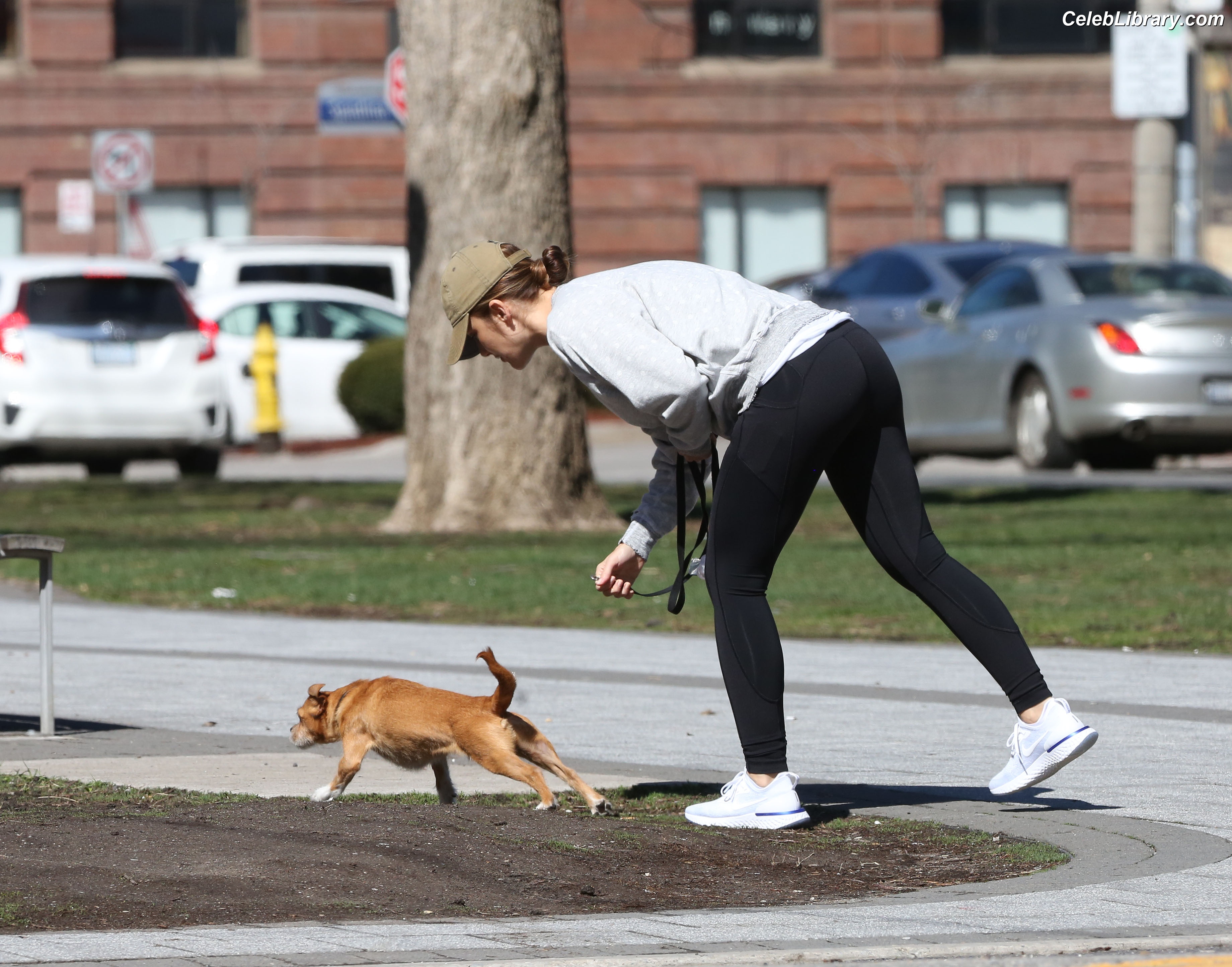 Minka Kelly photo 3 of 425