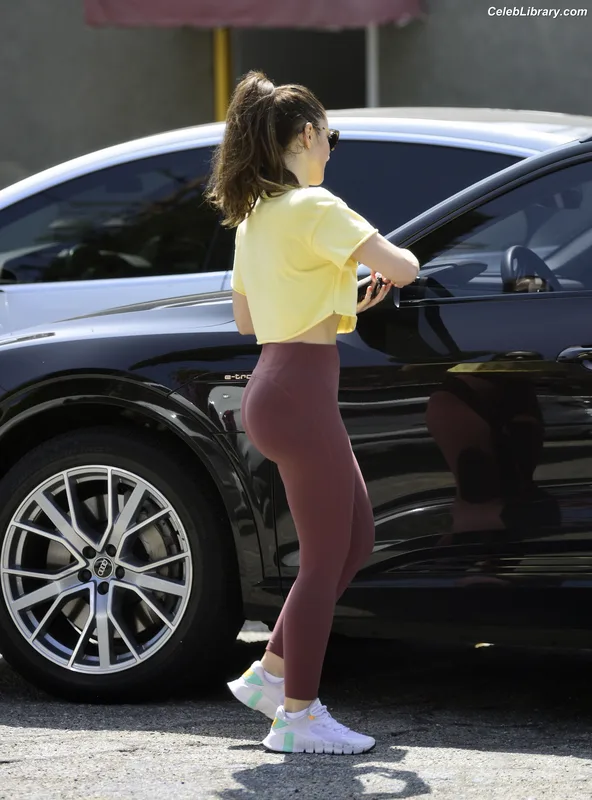 Minka Kelly photo 11 of 425