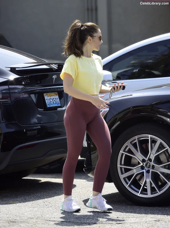Minka Kelly photo 20 of 425