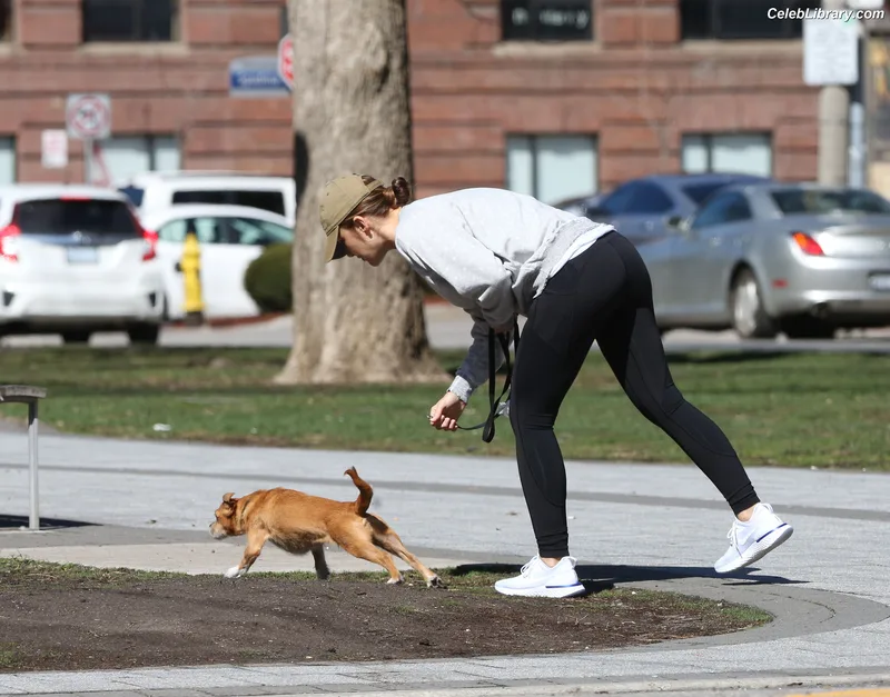 Minka Kelly photo 5 of 425