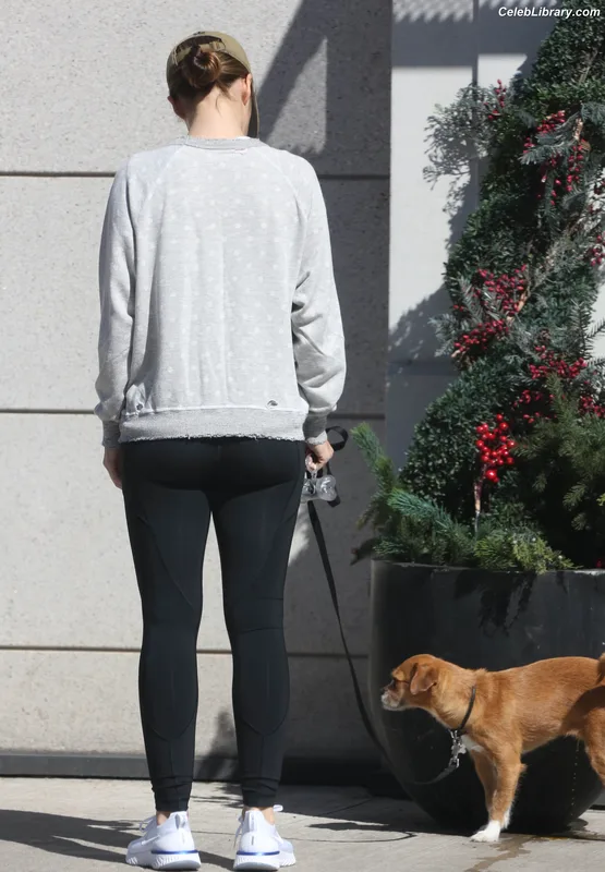 Minka Kelly photo 23 of 425