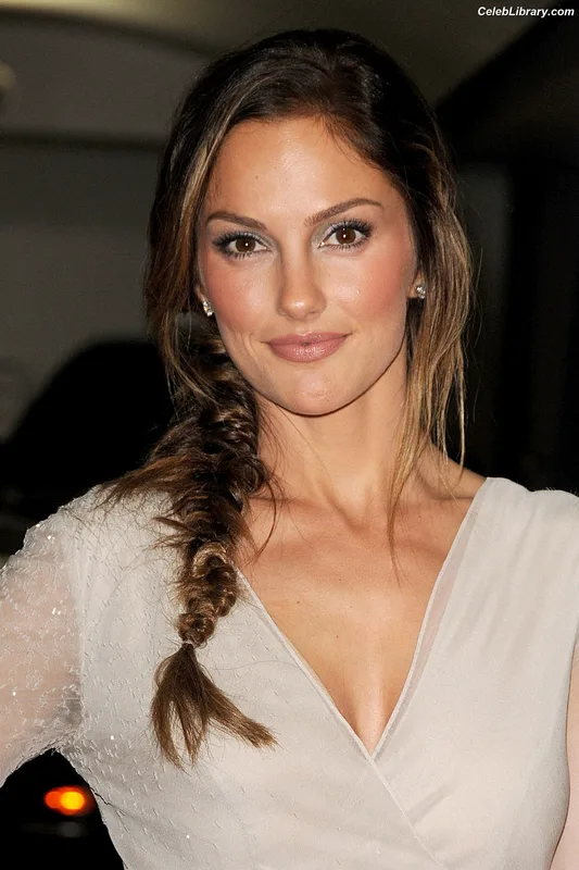 Minka Kelly photo 3 of 425