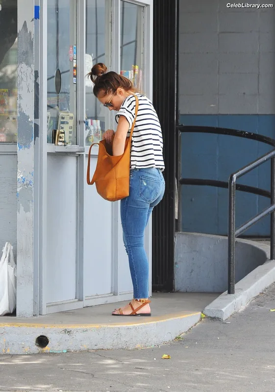 Minka Kelly photo 22 of 425