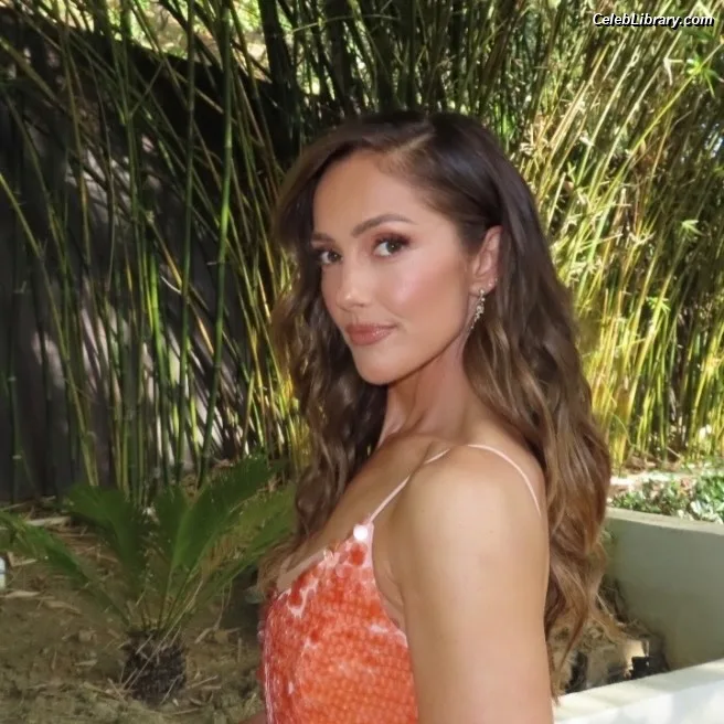 Minka Kelly photo 5 of 425