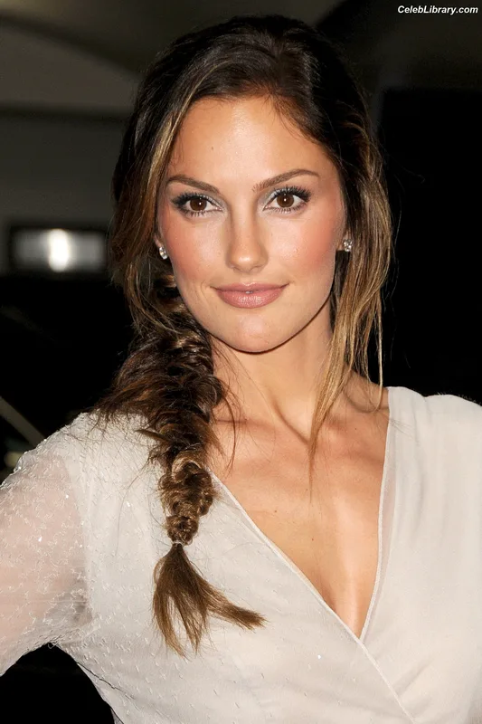 Minka Kelly photo 13 of 425