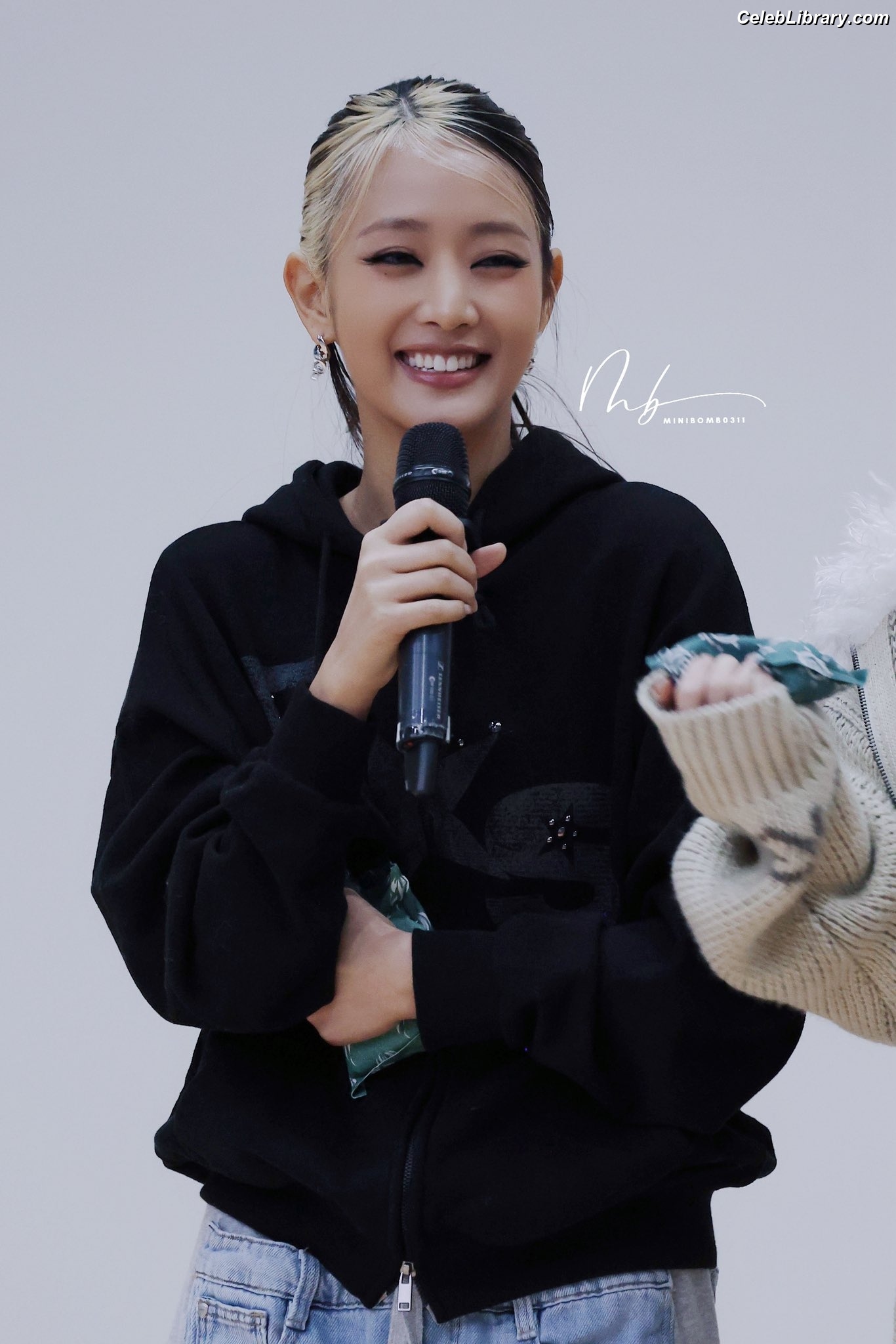 Minnie ((G)I-DLE) photo 3 of 773