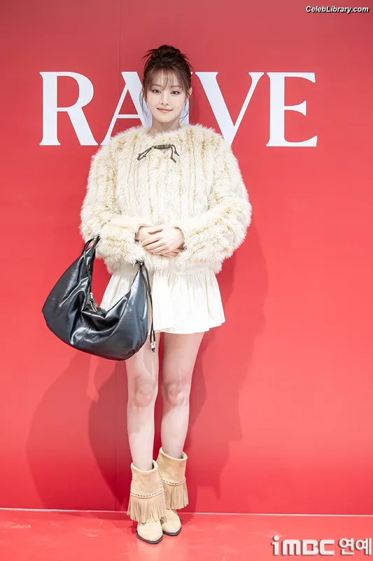 Minnie ((G)I-DLE) photo 2 of 773