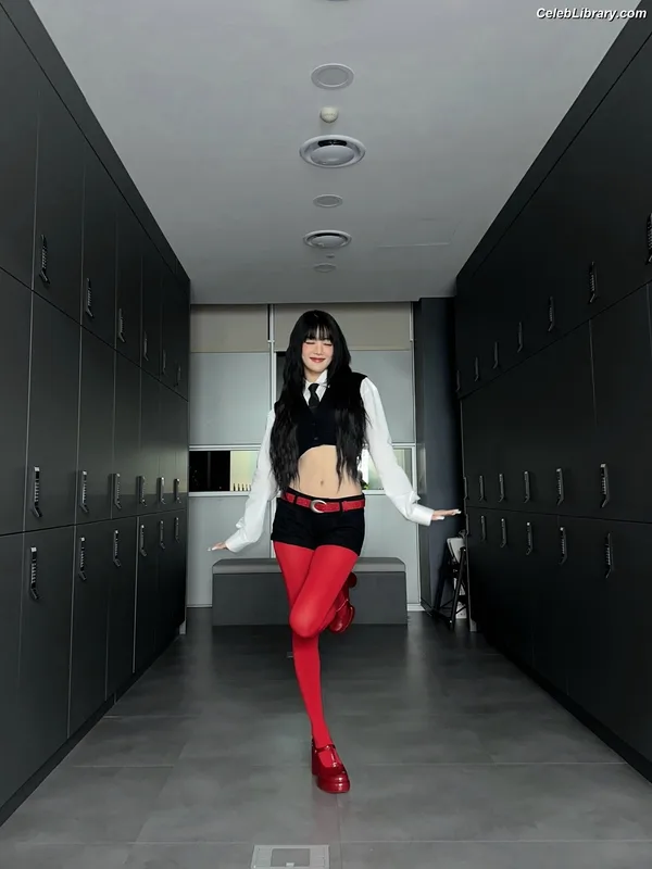 Minnie ((G)I-DLE) photo 11 of 773