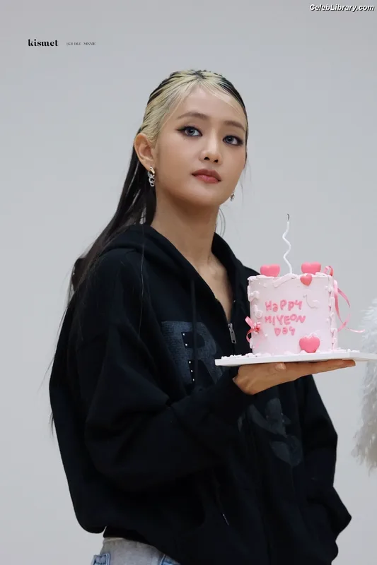 Minnie ((G)I-DLE) photo 17 of 773