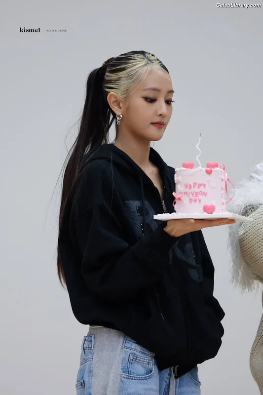 Minnie ((G)I-DLE) photo 20 of 773