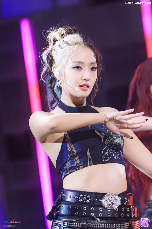 Minnie ((G)I-DLE) photo 16 of 773