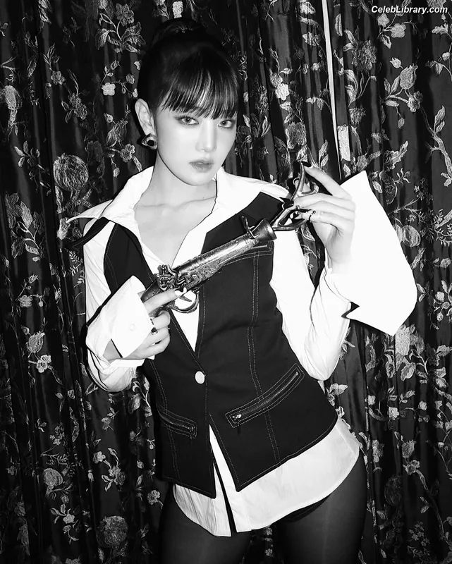 Minnie ((G)I-DLE) photo 16 of 773