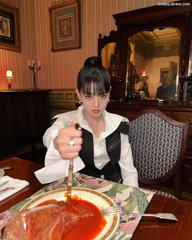 Minnie ((G)I-DLE) photo 18 of 773
