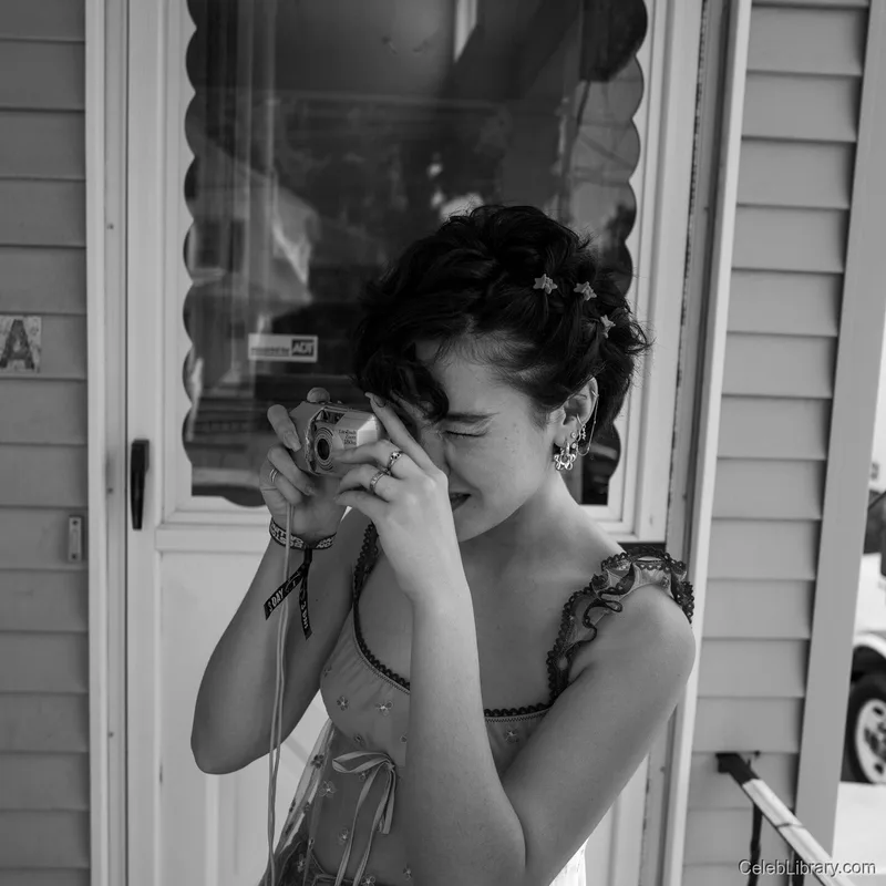 Minnie Mills photo 8 of 42