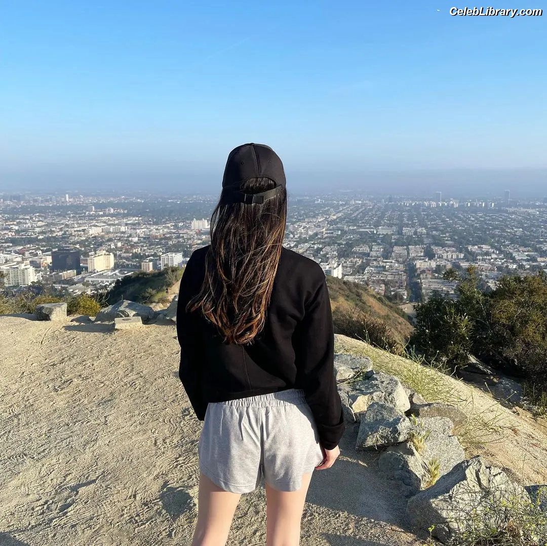 Miranda Cosgrove photo 10 of 263