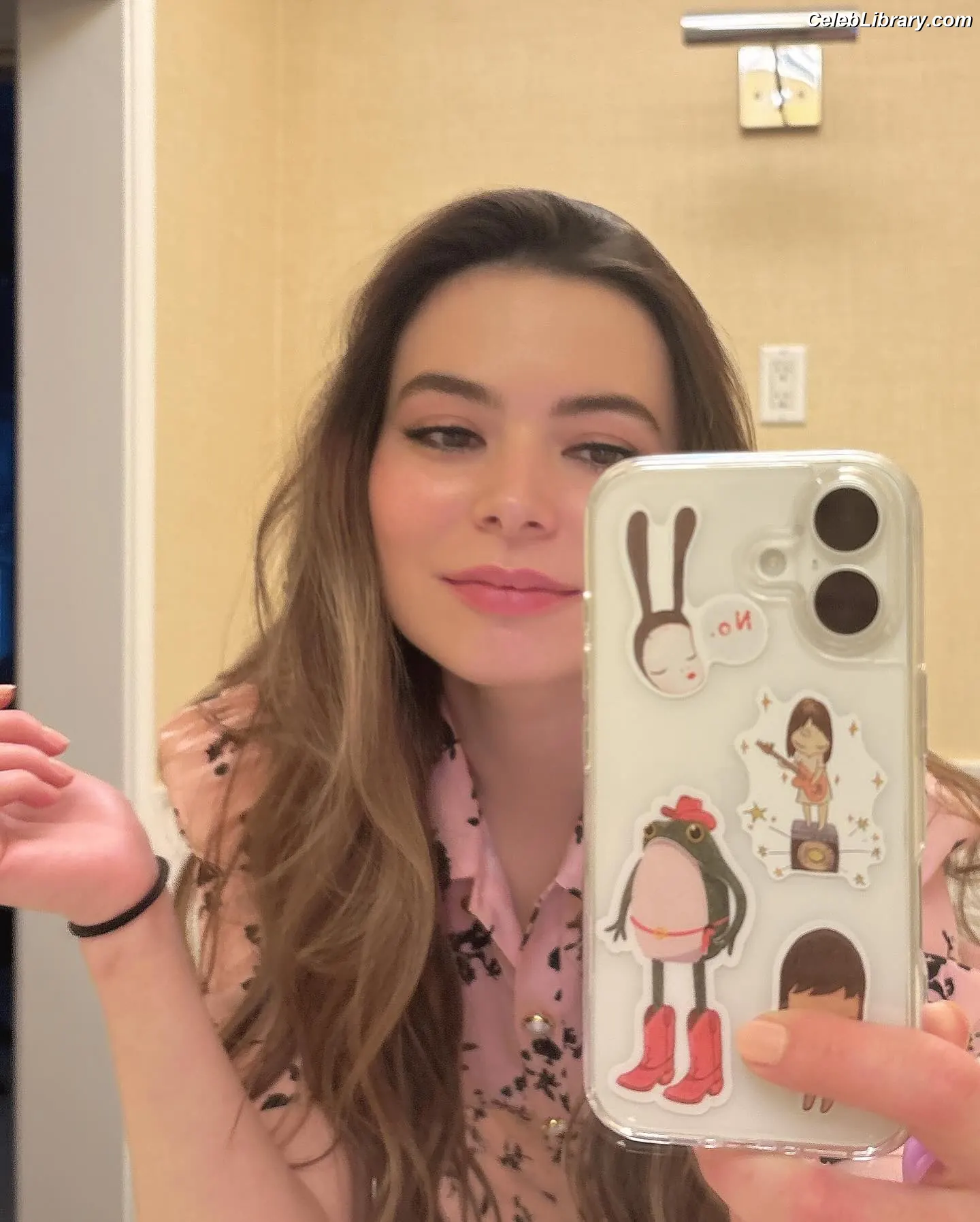 Miranda Cosgrove photo 23 of 263