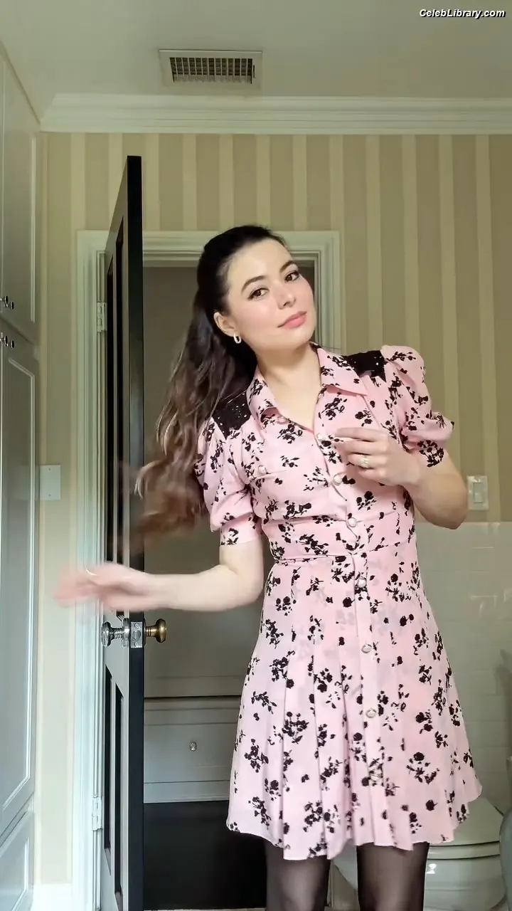 Miranda Cosgrove photo 3 of 263