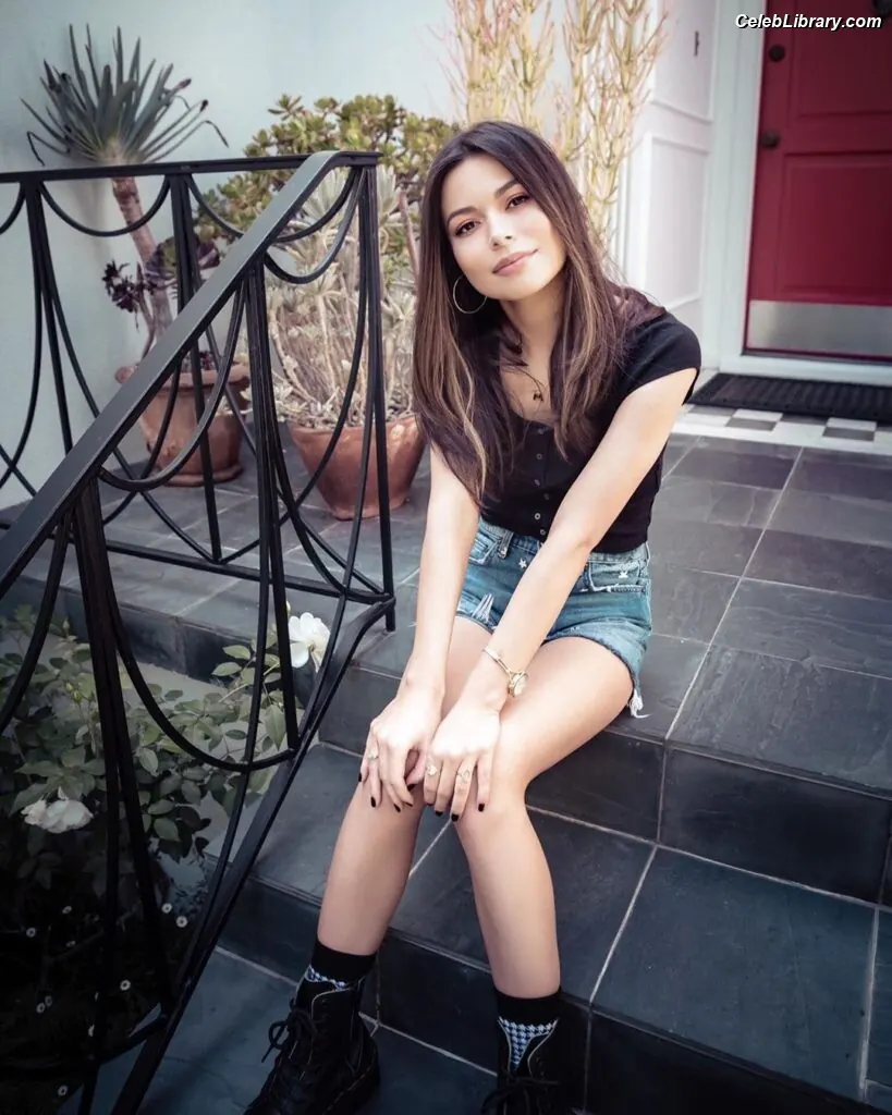Miranda Cosgrove photo 19 of 263