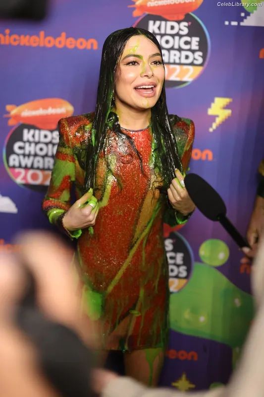 Miranda Cosgrove photo 3 of 264