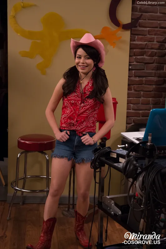 Miranda Cosgrove photo 14 of 264