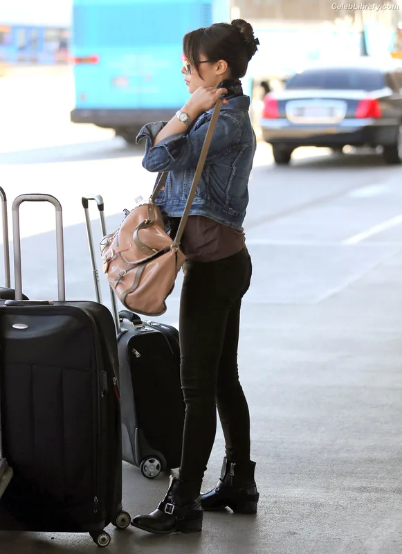 Miranda Cosgrove photo 21 of 264