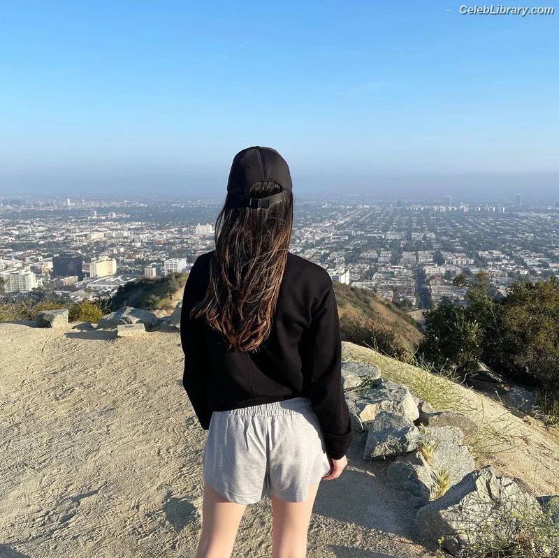 Miranda Cosgrove photo 10 of 264