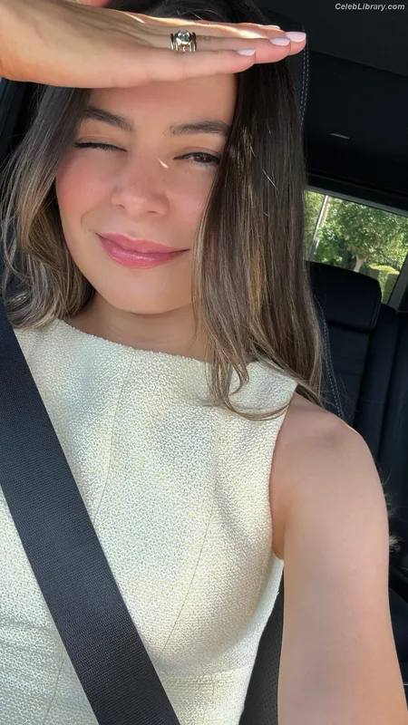 Miranda Cosgrove photo 19 of 264