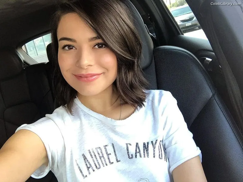 Miranda Cosgrove photo 21 of 264