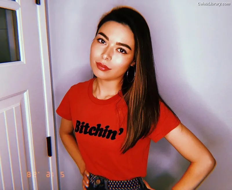 Miranda Cosgrove photo 22 of 264