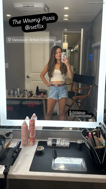 Miranda Cosgrove photo 2 of 264