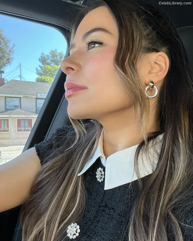 Miranda Cosgrove photo 3 of 264