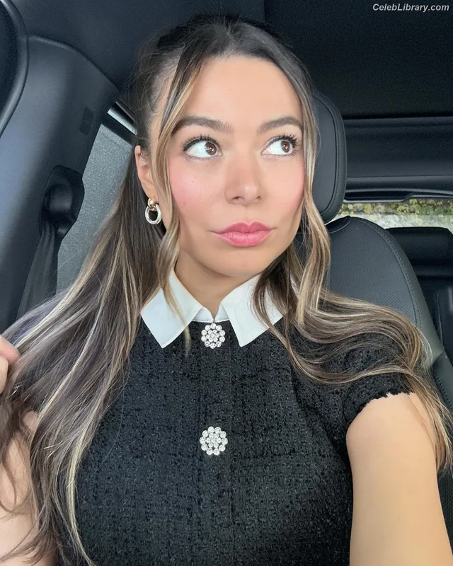 Miranda Cosgrove photo 5 of 264