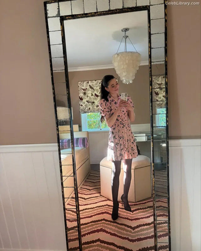 Miranda Cosgrove photo 21 of 264