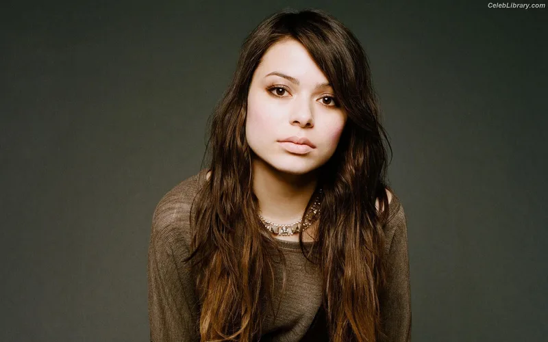 Miranda Cosgrove photo 8 of 264