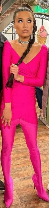 Miranda Cosgrove photo 13 of 264