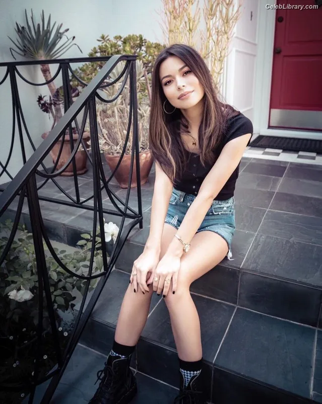 Miranda Cosgrove photo 19 of 264