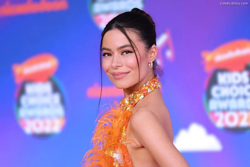 Miranda Cosgrove photo 20 of 264