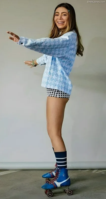 Miranda Cosgrove photo 22 of 264