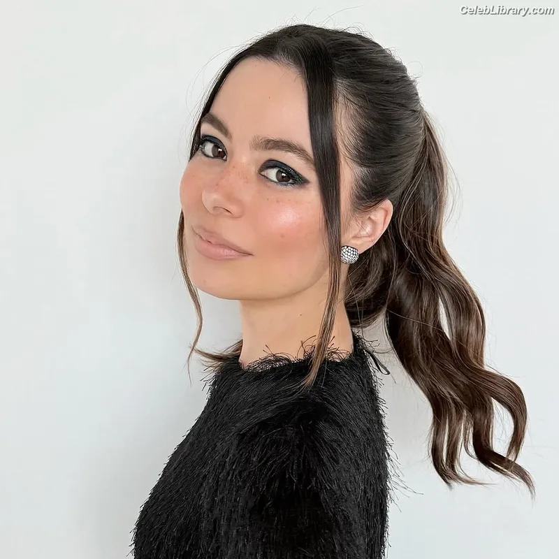 Miranda Cosgrove photo 22 of 264