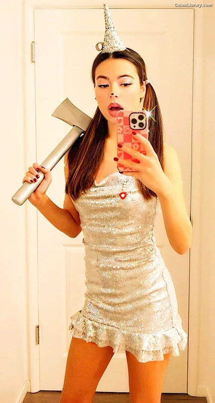 Miranda Cosgrove photo 3 of 264