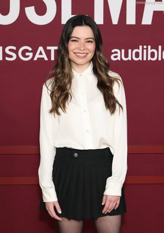 Miranda Cosgrove photo 8 of 264
